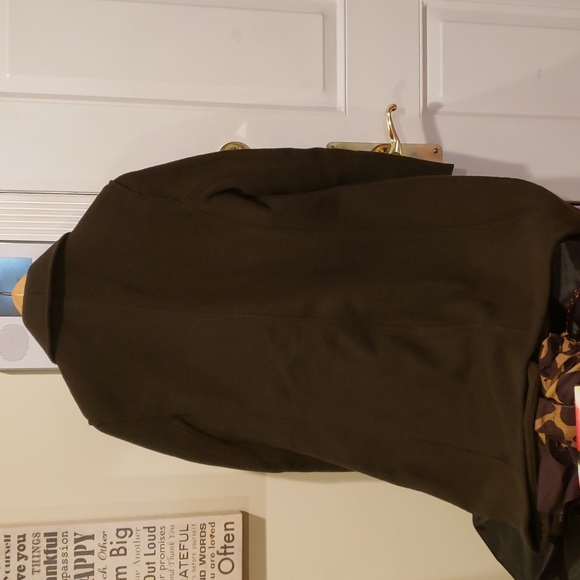 Women's coat. - Picture 2 of 5